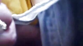 Mazā kaķenīte nolēma sevi palutināt un masturbē kameras priekšā