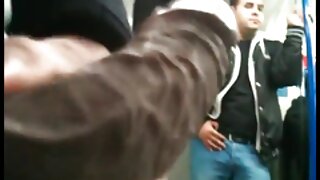 Eļļots penis un blowjob no brunetes