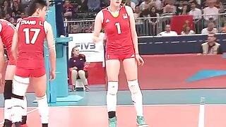 Bodacious brunete izpaužas masīvs gailis iekšā.