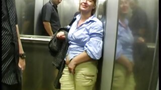 Karsta brunete sucks gailis un izpaužas cum uz sejas