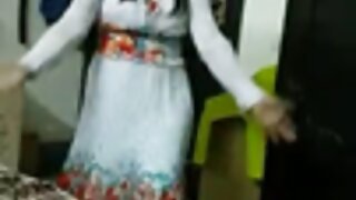 Diezgan brunete milf sūkāt bijušā ieslodzītā gailis, kamēr vīrs atrodas birojā