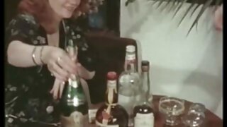 Japāņu jauka meitene sūc un tiek fucked uz gultas