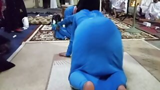 Sulīgs mazulis zeķēs kļūst fucked un creampied